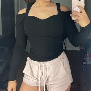 Black long sleeve guess top